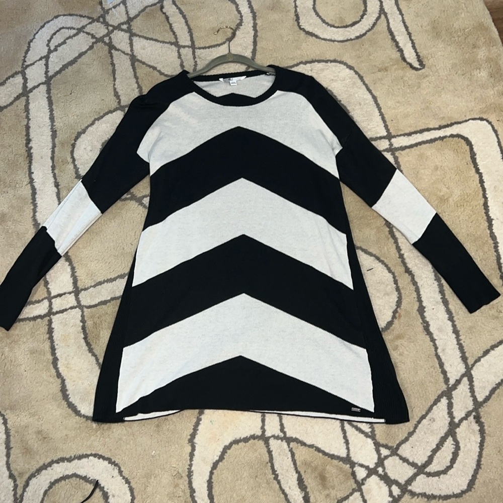NEVER WORN Volcom dress/long sweater, size Large.